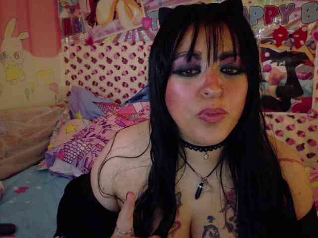 AlizeHentaiMeow webcam
