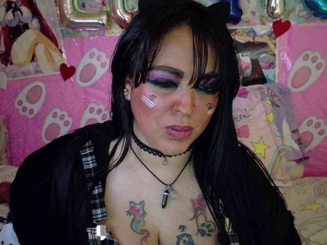 AlizeHentaiMeow webcam