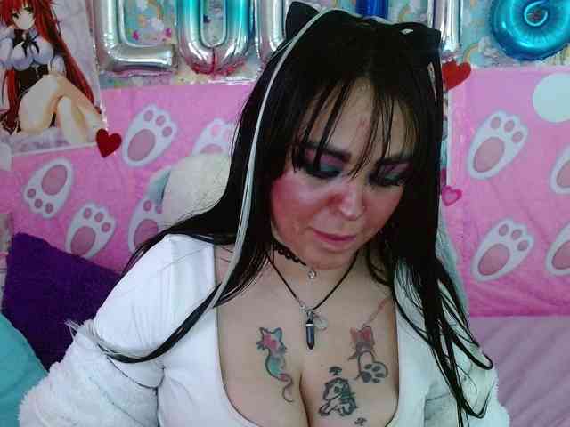 AlizeHentaiMeow webcam