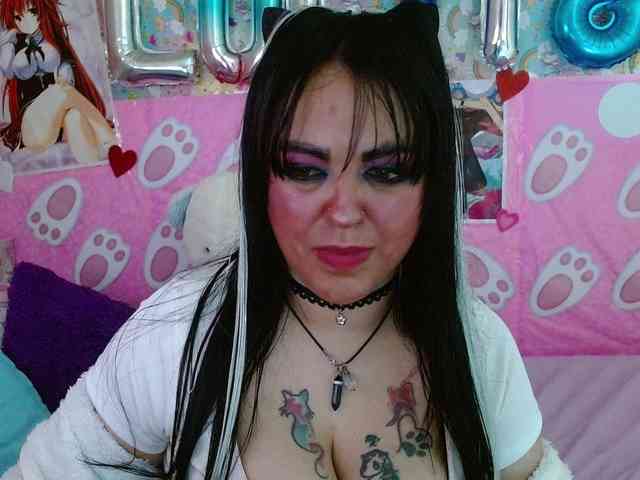 AlizeHentaiMeow webcam