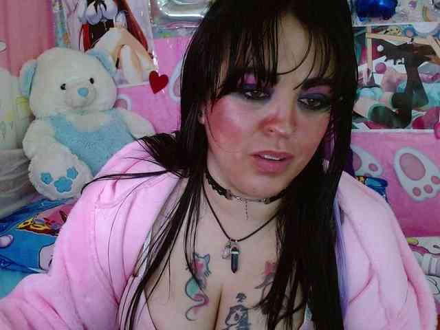 AlizeHentaiMeow webcam