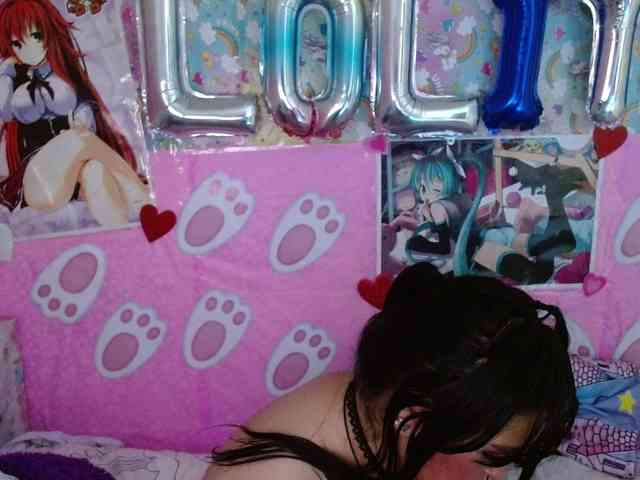 AlizeHentaiMeow webcam