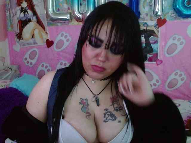AlizeHentaiMeow webcam