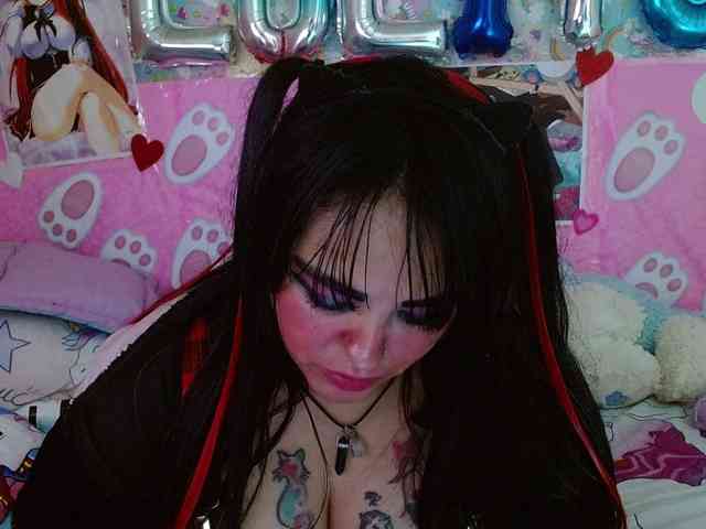 AlizeHentaiMeow webcam