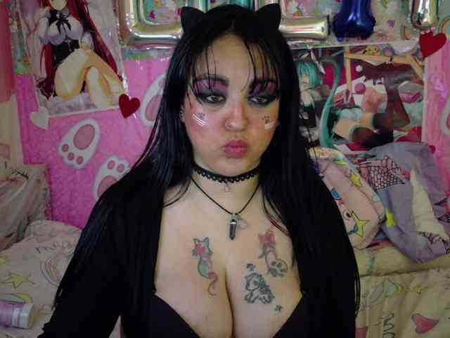 AlizeHentaiMeow webcam