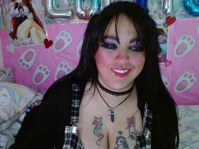 AlizeHentaiMeow webcam