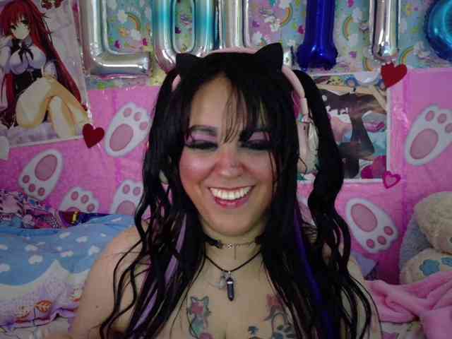 AlizeHentaiMeow webcam