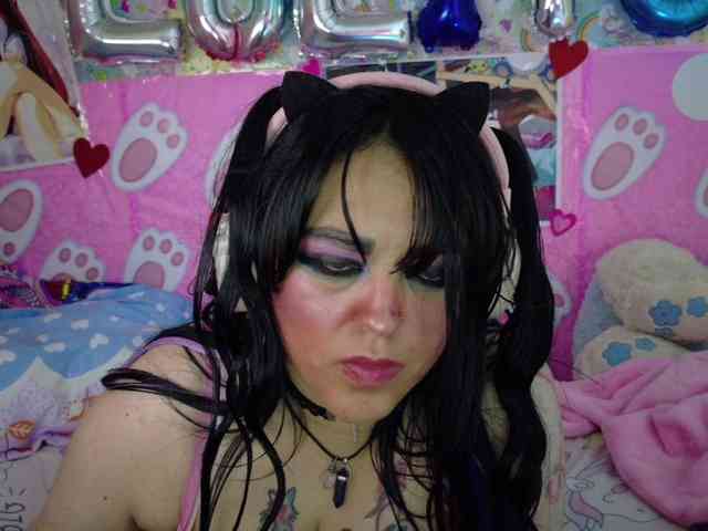AlizeHentaiMeow webcam