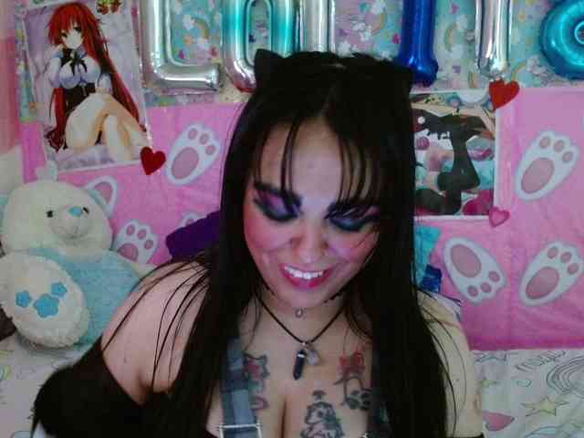 AlizeHentaiMeow webcam