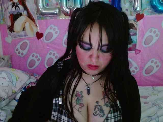 AlizeHentaiMeow webcam