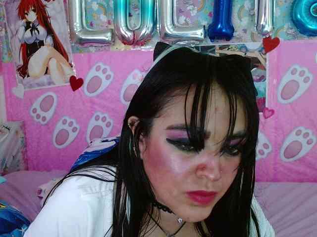 AlizeHentaiMeow webcam