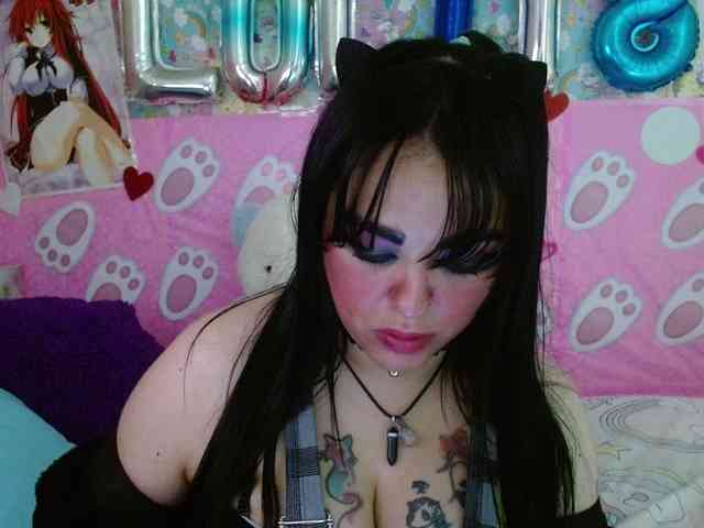 AlizeHentaiMeow webcam