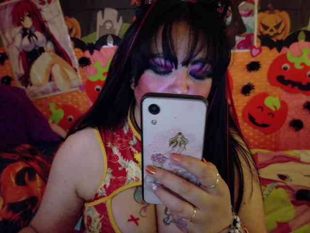 AlizeHentaiMeow webcam