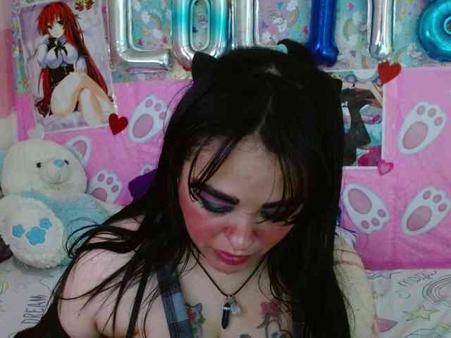 AlizeHentaiMeow webcam