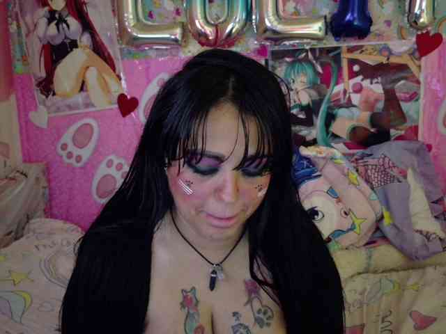 AlizeHentaiMeow webcam