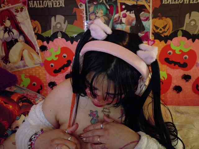 AlizeHentaiMeow webcam