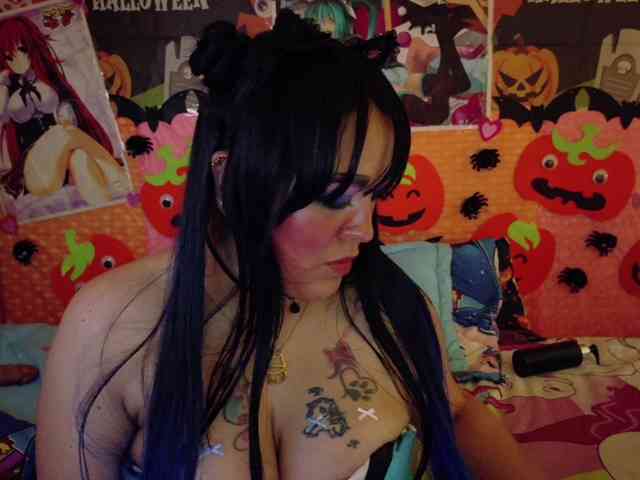 AlizeHentaiMeow webcam