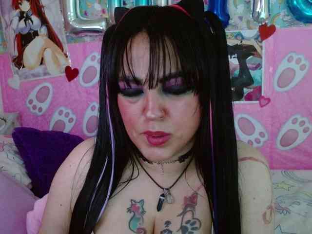AlizeHentaiMeow webcam