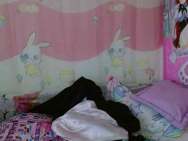 AlizeHentaiMeow webcam
