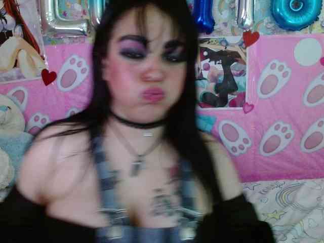 AlizeHentaiMeow webcam