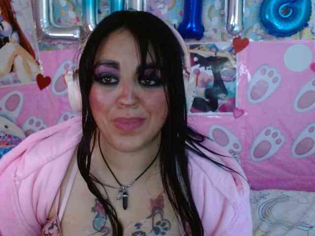 AlizeHentaiMeow webcam