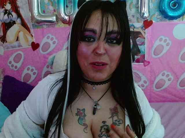 AlizeHentaiMeow webcam