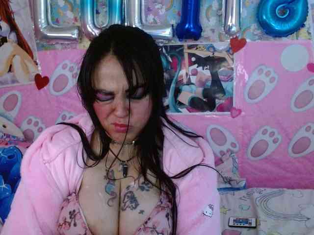 AlizeHentaiMeow webcam