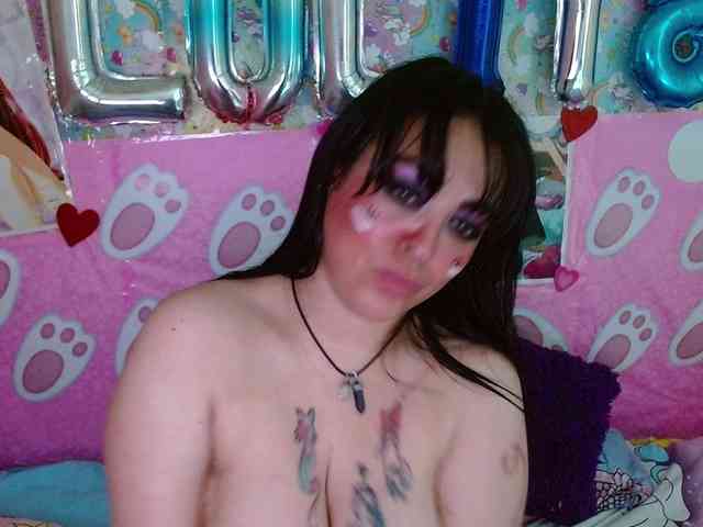 AlizeHentaiMeow webcam