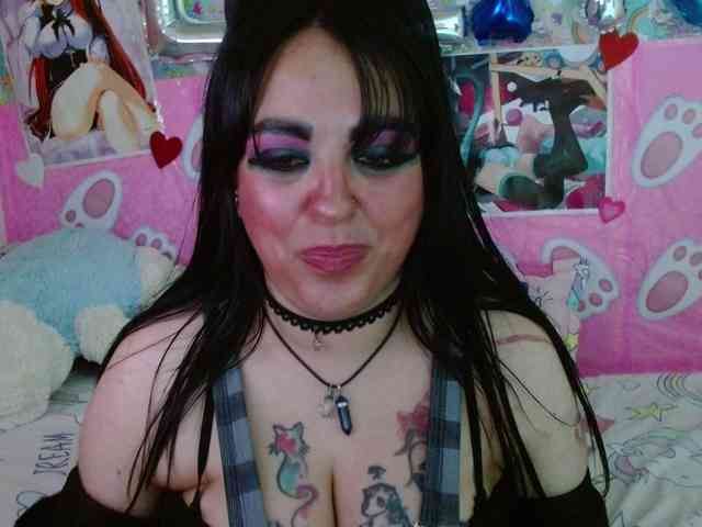 AlizeHentaiMeow webcam