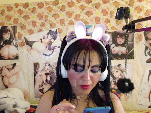 AlizeHentaiMeow webcam