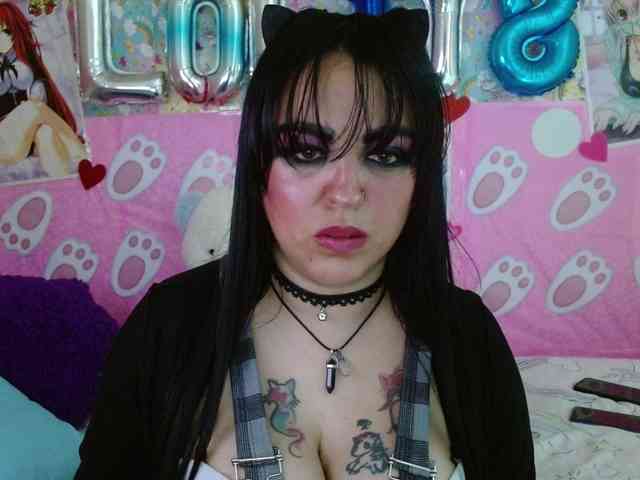 AlizeHentaiMeow webcam