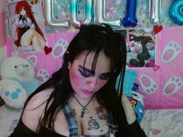 AlizeHentaiMeow webcam