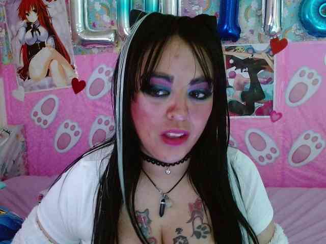 AlizeHentaiMeow webcam