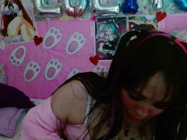 AlizeHentaiMeow webcam
