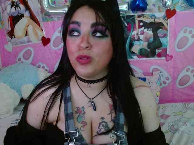 AlizeHentaiMeow webcam