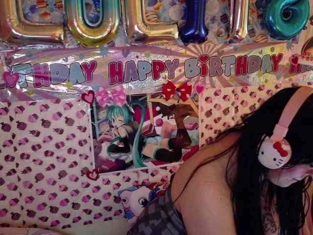 AlizeHentaiMeow webcam