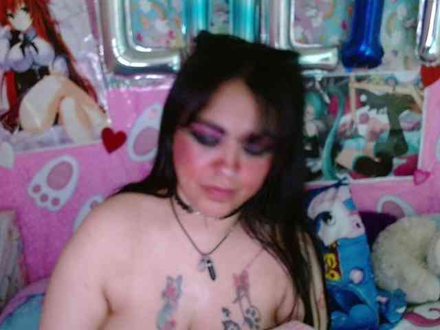 AlizeHentaiMeow webcam