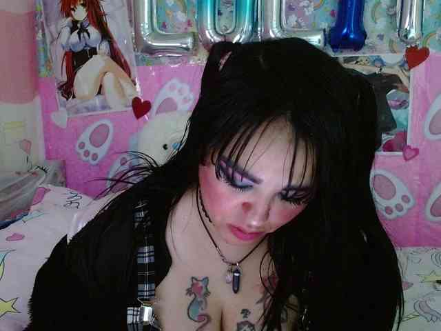 AlizeHentaiMeow webcam