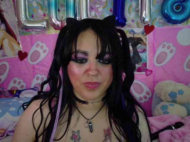 AlizeHentaiMeow webcam