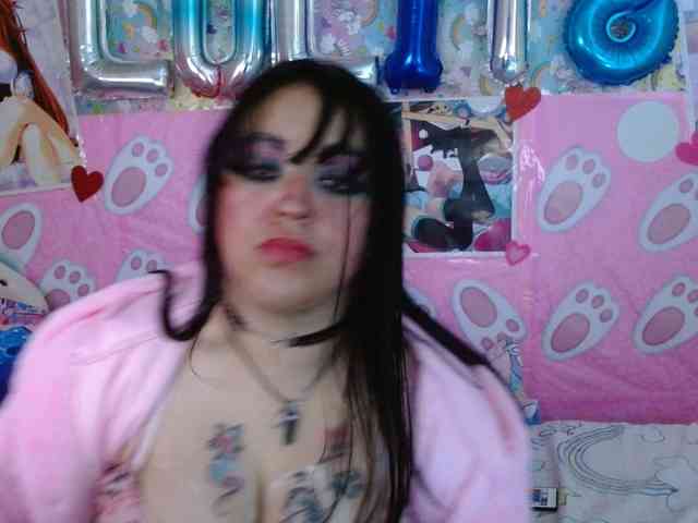 AlizeHentaiMeow webcam