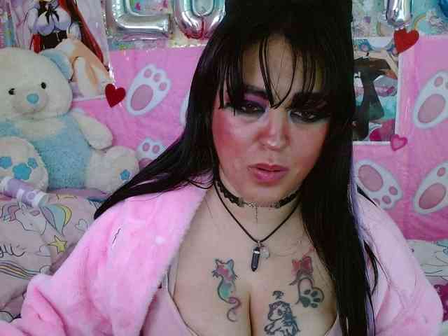 AlizeHentaiMeow webcam