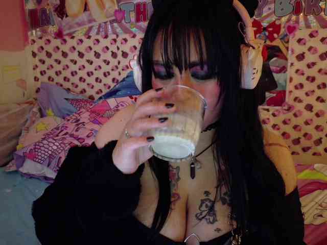AlizeHentaiMeow webcam