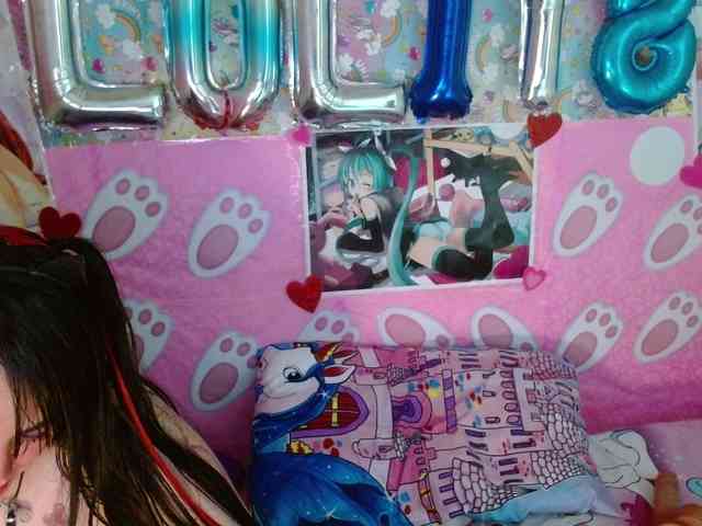 AlizeHentaiMeow webcam