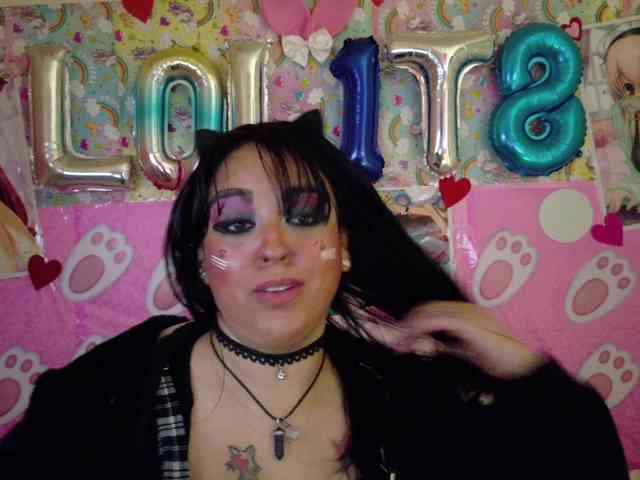 AlizeHentaiMeow webcam