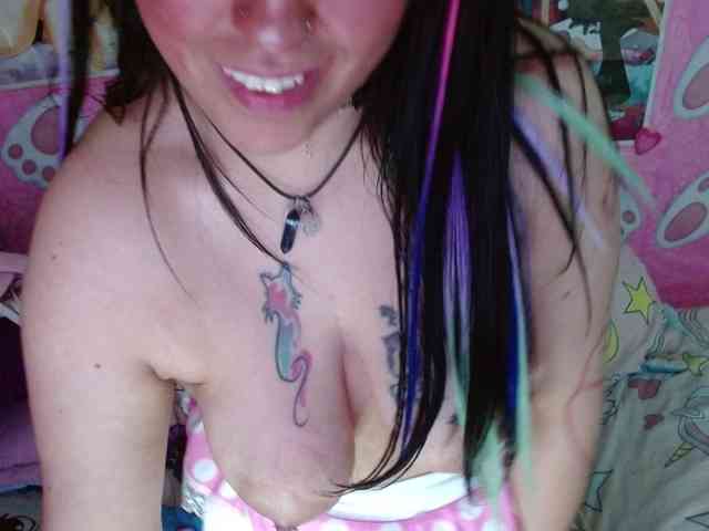 AlizeHentaiMeow webcam