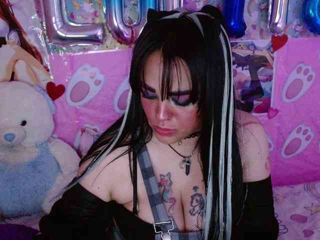 AlizeHentaiMeow webcam