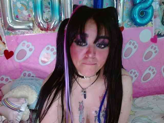 AlizeHentaiMeow webcam