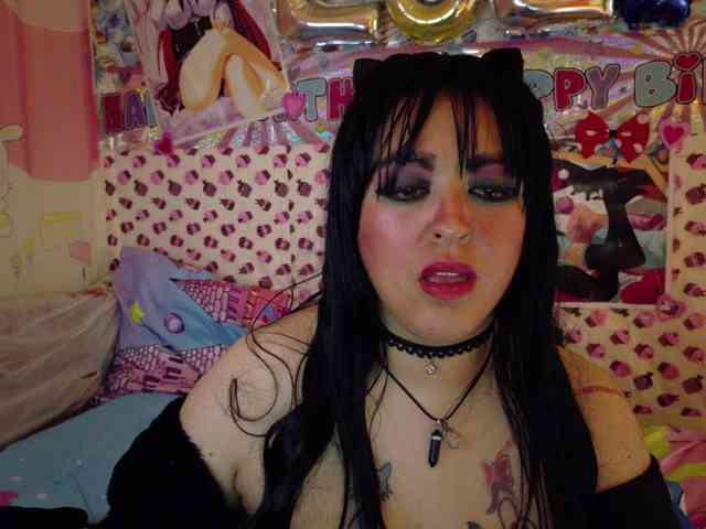 AlizeHentaiMeow webcam
