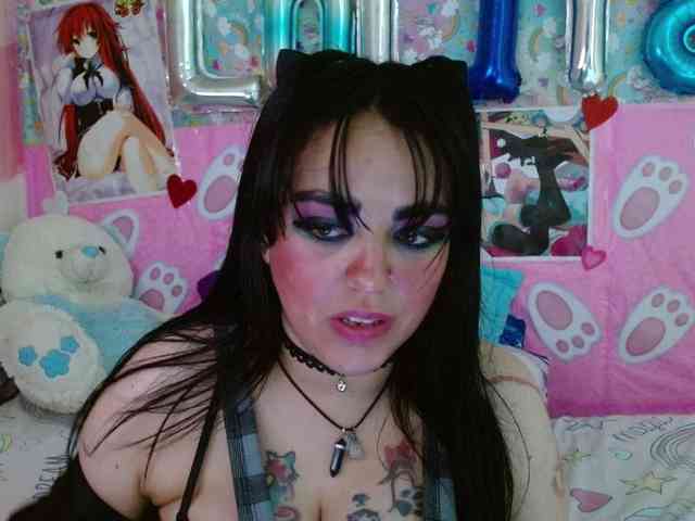 AlizeHentaiMeow webcam