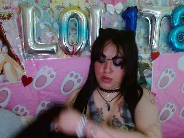 AlizeHentaiMeow webcam